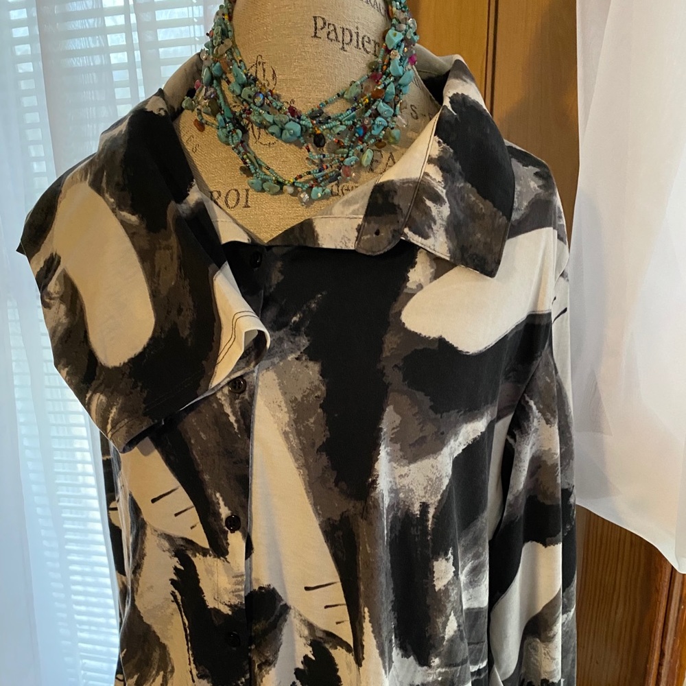 BNWT long sleeve Lularoe Valentina